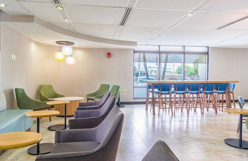 Miami Springs Hotel | Enjoy a Hassle-Free and Suiting Stay! 3 Family-friendly Units, Onsite Pool