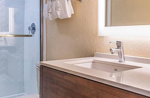 Miami Springs Hotel | Enjoy a Hassle-Free and Suiting Stay! 3 Family-friendly Units, Onsite Pool