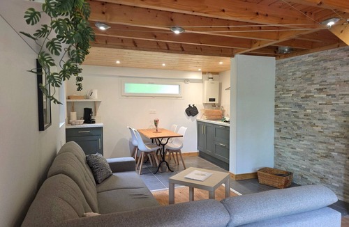 Loubeyrat Ski Chalet | Enjoy a Nordic bath by the pond