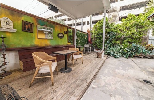 Midtown Cottage | Entire House Five Vintage-Style Theme Rooms