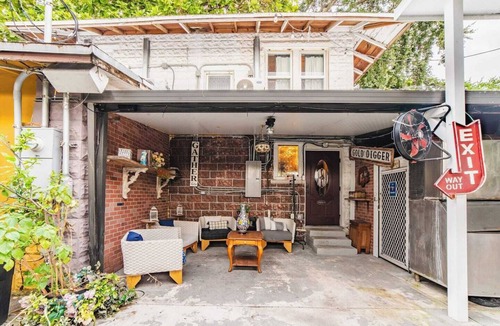 Midtown Cottage | Entire House Five Vintage-Style Theme Rooms