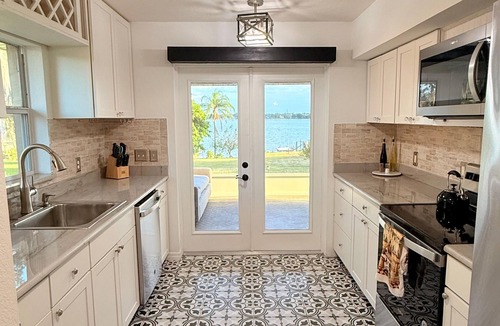 Sebring House | Entire Lakefront House Getaway