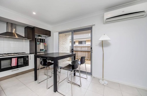Coomera House | Entire two-bedroom duplex apartment near a theme park