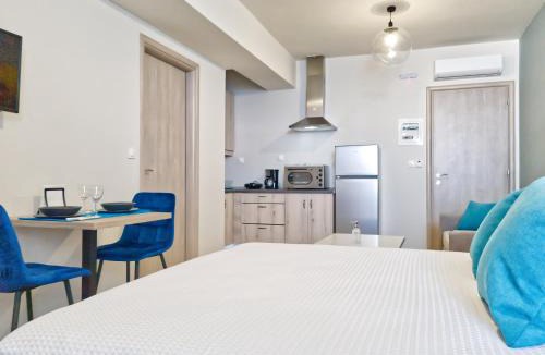 Platanitis Apartment | Epipleon Luxury Suites -104- Δωμάτιο 35τμ με βεράντα 35τμ μπροστά στη θάλασσα