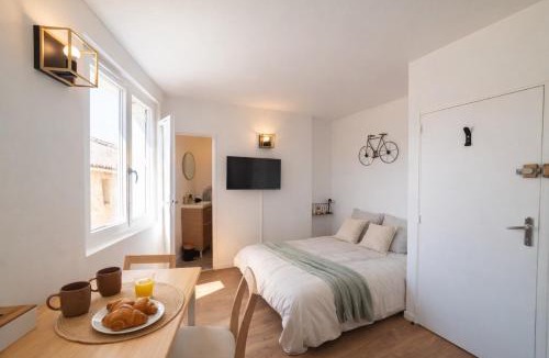 Greoux-les-Bains Apartment | Escapade à deux en Provence, Adresse calme, centre à pied, Wifi, Climatisation et Parking gratuit à 50m