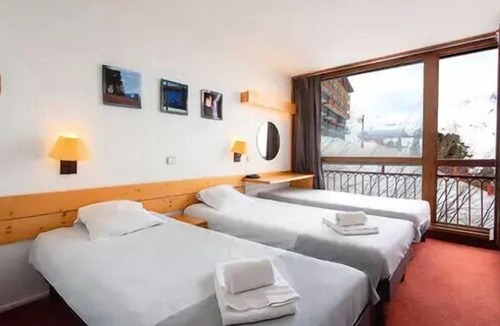 Arc-2000 Hotel | Essential Room 3 Adults