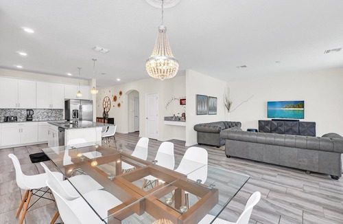 Kissimmee Villa | EV 4795 - 6 Bed 5 Bath Villa with Screened-In Pool with Spillover Spa, Games Ro