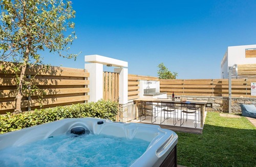 Pigianos Kampos Villa | Extraordinary Rethymno Villa | Villa Hantengu | 3 Bedrooms | Beach Front