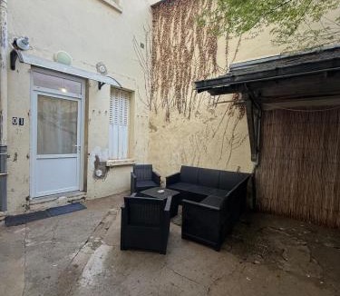 Quartier de France Apartment | F4 avec cours intérieur