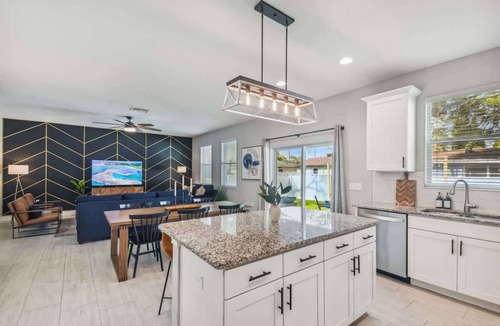 North Hyde Park House | Fabulous Find - North Hyde Park w/Game room