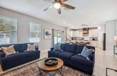 North Hyde Park House | Fabulous Find - North Hyde Park w/Game room