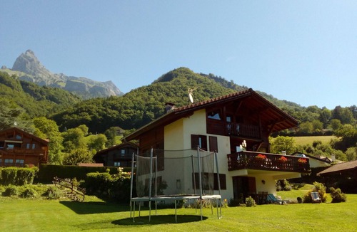 Passy Apartment | Facing Mont Blanc, rent the ground floor of a chalet in Passy