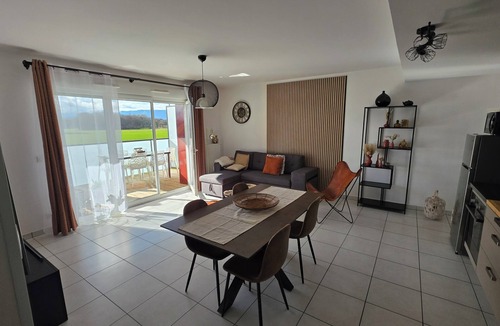 Douvaine Apartment | Facing the Jura, 70m² apartment 10 minutes from Geneva for 1 to 6 people