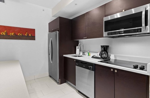 Doral Condo | Family 3 Bedroom Villa w/4 baths Miami
