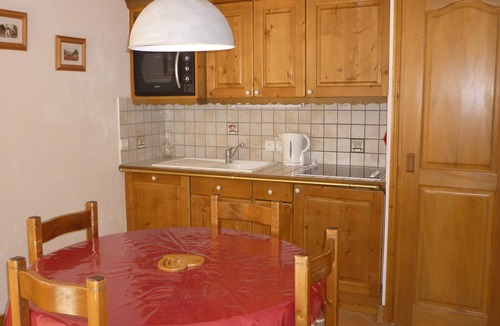 Pralognan-la-Vanoise Apartment | Family apartment with south balcony and parking in residential area