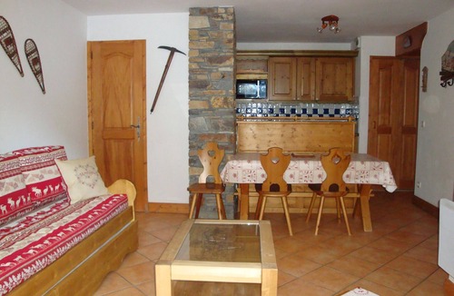 Pralognan-la-Vanoise Apartment | Family apartment with south terrace and parking