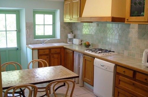 Bandol Apartment | FAMILY APARTMENT, 2-6 PEOPLE, IN PROVENVE MAS 16TH CENT., POOL, GARDEN, PARKING