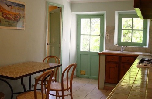 Bandol Apartment | FAMILY APARTMENT, 2-6 PEOPLE, IN PROVENVE MAS 16TH CENT., POOL, GARDEN, PARKING