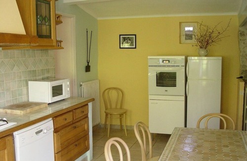 Bandol Apartment | FAMILY APARTMENT, 2-6 PEOPLE, IN PROVENVE MAS 16TH CENT., POOL, GARDEN, PARKING