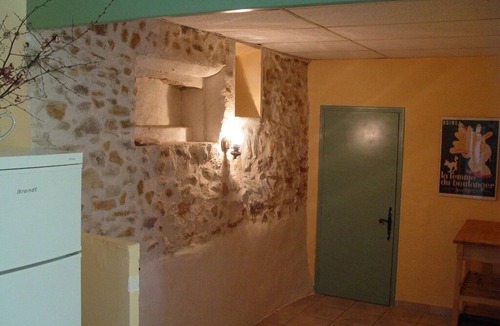 Bandol Apartment | FAMILY APARTMENT, 2-6 PEOPLE, IN PROVENVE MAS 16TH CENT., POOL, GARDEN, PARKING