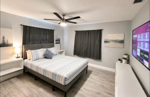 Cypress Gardens House | Family Friendly 2BR 1BA Close to LegoLand