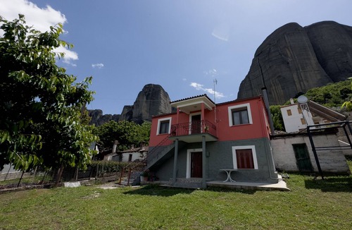 Kastraki Villa | Fani's House Under Meteora