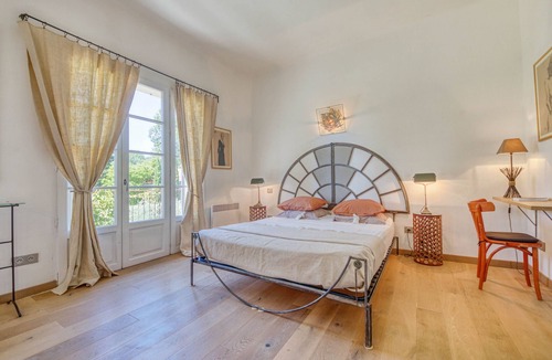 L'Isle-sur-la-Sorgue House | Farmhouse in Provence, farmhouse, private in a 7 hectares park, heated pool