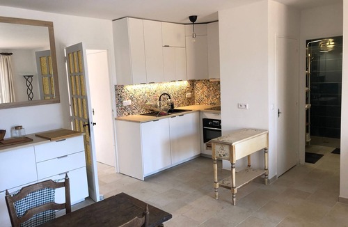 La Croix-Valmer Apartment | Farmhouse near beach in shade of umbrella pines with sea view