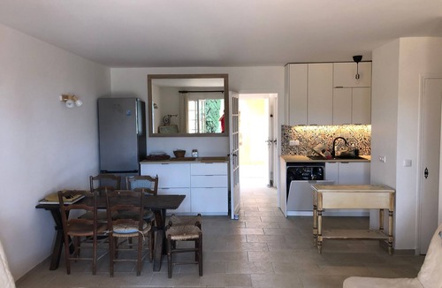 La Croix-Valmer Apartment | Farmhouse near beach in shade of umbrella pines with sea view