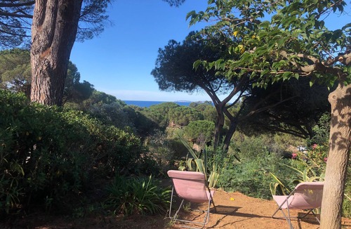 La Croix-Valmer Apartment | Farmhouse near beach in shade of umbrella pines with sea view