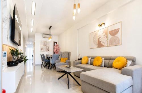 Nea Alikarnassos Apartment | FEMS Luxury 3 Level Home with Private Jacuzzi