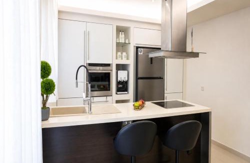 Nea Alikarnassos Apartment | FEMS Luxury 3 Level Home with Private Jacuzzi