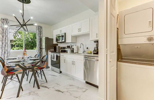 Wynwood Art District Apartment | FIFA Perfect 21KM | ArTease Wynwood Collection: Sleeps 16 & Free Parking