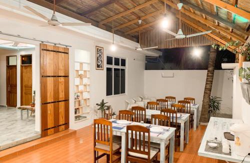Rasdhoo Hotel | Fins Dive and Leisure Hotel