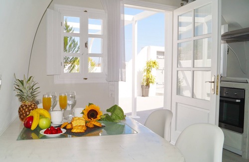 Fira House | Fira-Cave-Sleeps 13-Parking-Pool-Pet Friendly