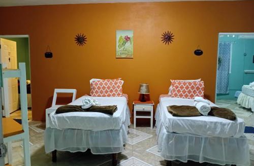 Silver Sands Hotel | Fisherman's Inn Hotel Silver Sands, Duncans Bay