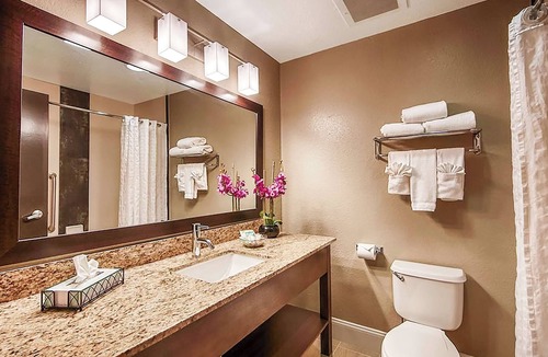 Orlando Hotel | Flexible 3-Unit Orlando Stay w/Pool Access & Breakfast| 2.5-Mi to Sport Complex