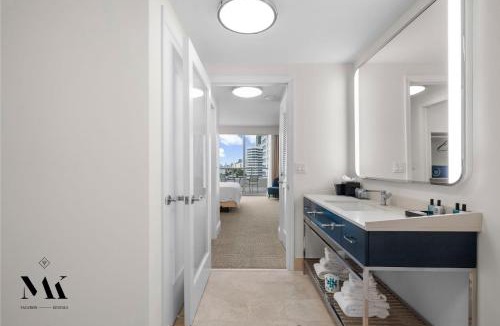 Mid Beach Apartment | FontaineBleau Ocean View with Balcony & Beach Access
