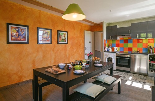 Les Avenieres House | Gîte Les Tulipes in Isère: Peaceful Retreat with Mountain Views