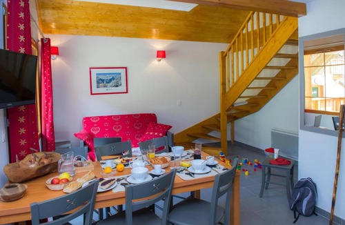 Saint-Colomban-des-Villards Apartment | 55 m² Apartment ∙ 2 bedrooms ∙ 7 guests