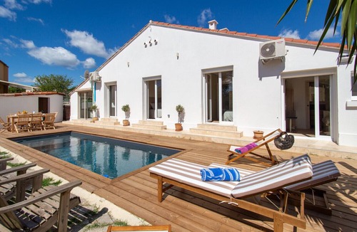 La Peyrade Villa | Frontignan, Villa Bianca, pool and garden