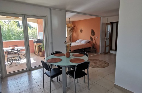 Le Cannet-des-Maures Apartment | Furnished 2-bedroom apartment "Le Nid des maures", shared pool and jacuzzi