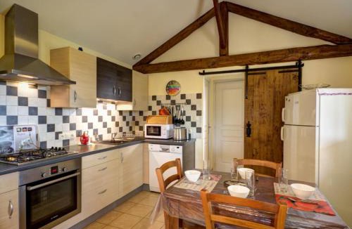 Saint-Forgeux-Lespinasse House | Gîte à Saint-Forgeux-Lespinasse avec Terrasse et Animaux Bienvenus - FR-1-496-37