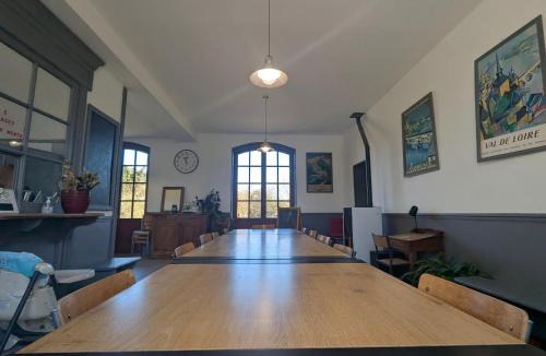 Mers-sur-Indre House | Gîte 13 pers. dans une ancienne gare avec piscine, jardin clos, terrasse et équipements PMR - FR-1-591-166