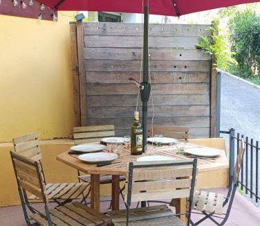 Barjols House | Gîte 9 personnes en Provence Verte ,Vallon des Carmes à pied, Terrasse, Clim, Linge inclus, Jeux et borne arcade au calme