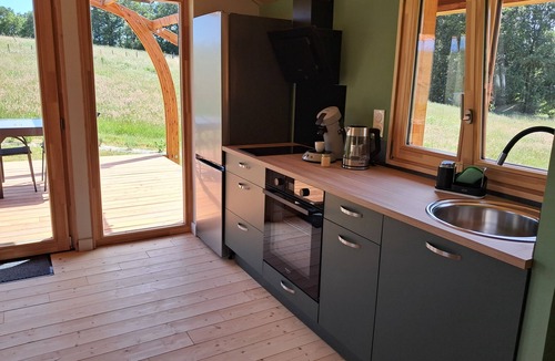 Saint-Merd-les-Oussines Cottage | Gîte Abeilles & Etoiles, Le Jardin des Abeilles