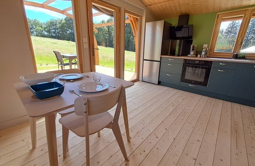 Saint-Merd-les-Oussines Cottage | Gîte Abeilles & Etoiles, Le Jardin des Abeilles