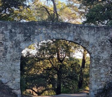 Saint-Antonin-du-Var House | Gîte au calme, en pleine nature, chiens acceptés gratuitement et tennis