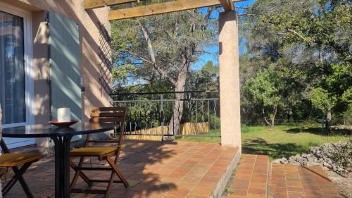Saint-Antonin-du-Var House | Gîte au calme, en pleine nature, chiens acceptés gratuitement et tennis