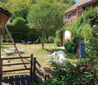 Ameugny House | Gîte des Cèdres Ferienwohnung à Ameugny Taizé Cluny